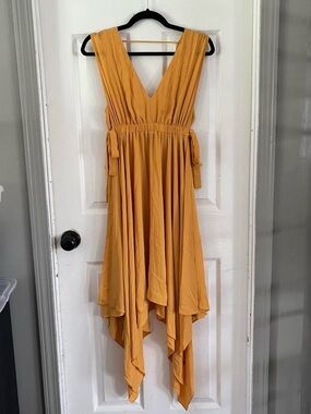 BCBG NWT V-Neck Yellow Women's Dress